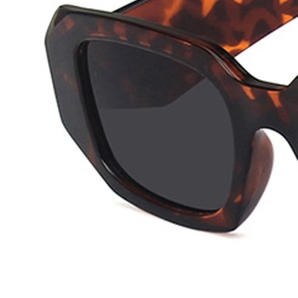 Tortoise Shell Rectangular Sunglasses - Picture 3 of 4